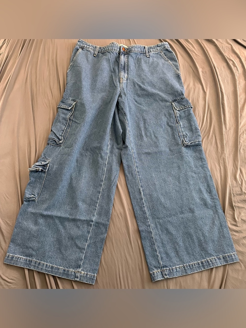 Women’s Wide-Leg Cargo Jeans